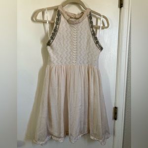 🌞Soieblu Cream Colored Embroidered Gray Floral & Ivory Diamond Mini Dress A